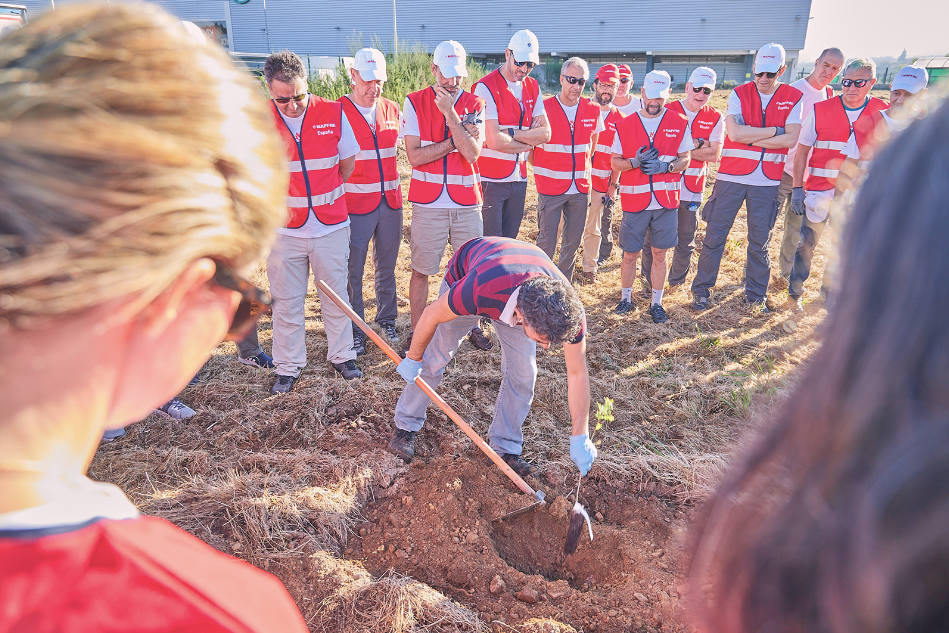 Solidarity team building activities in Galicia Activities and solidarity incentive travels for companies in Galicia